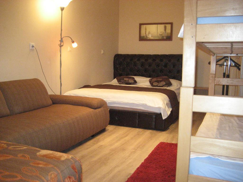 Guest House Maja ノヴィ・サド エクステリア 写真