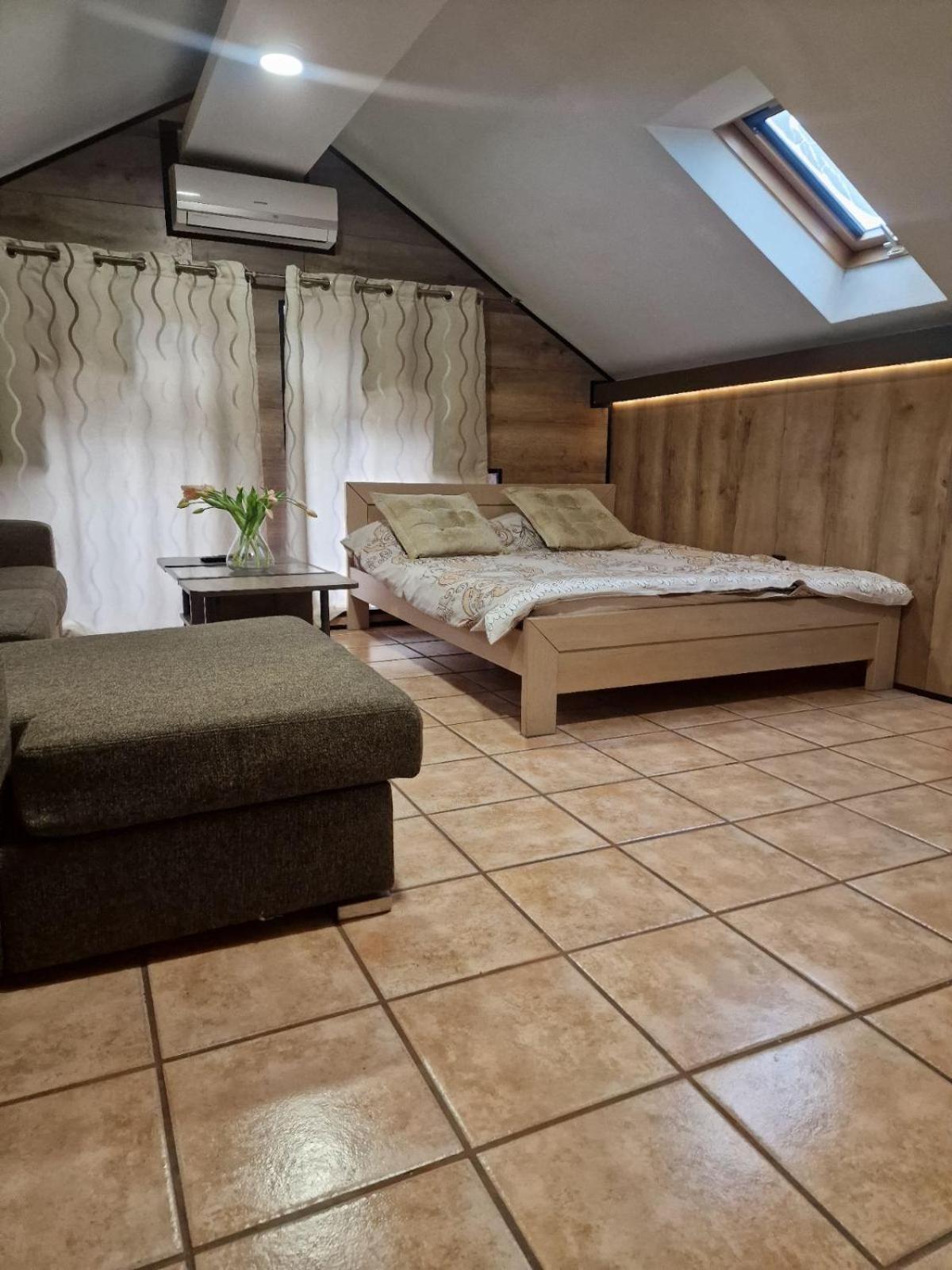 Guest House Maja ノヴィ・サド エクステリア 写真