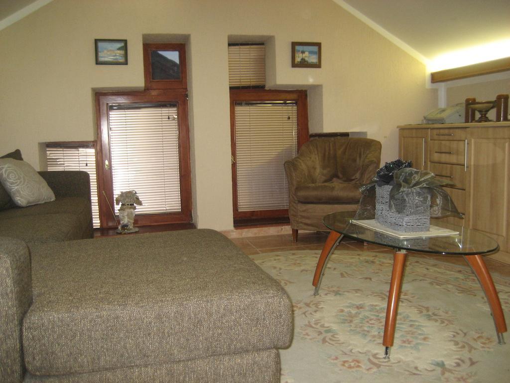 Guest House Maja ノヴィ・サド エクステリア 写真